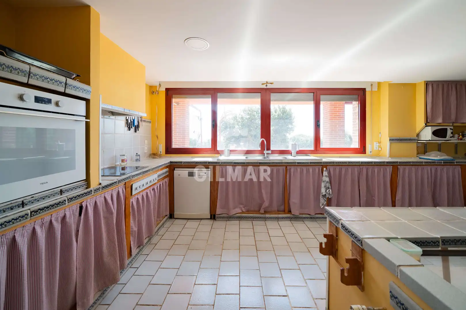 Cocina de Casa o chalet en venta en San Lorenzo de El Escorial con Calefacción, Jardín privado y Piscina