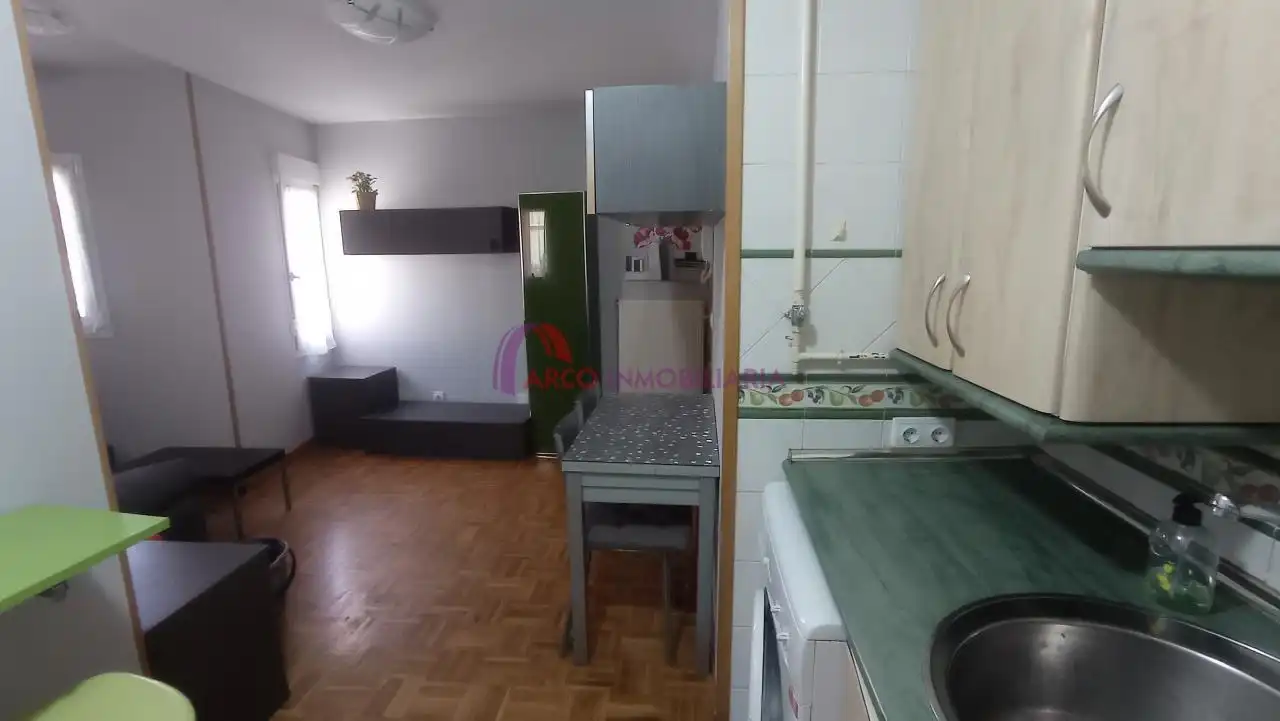 Cuina de Apartament en venda en Burgos amb Calefacció i Balcó