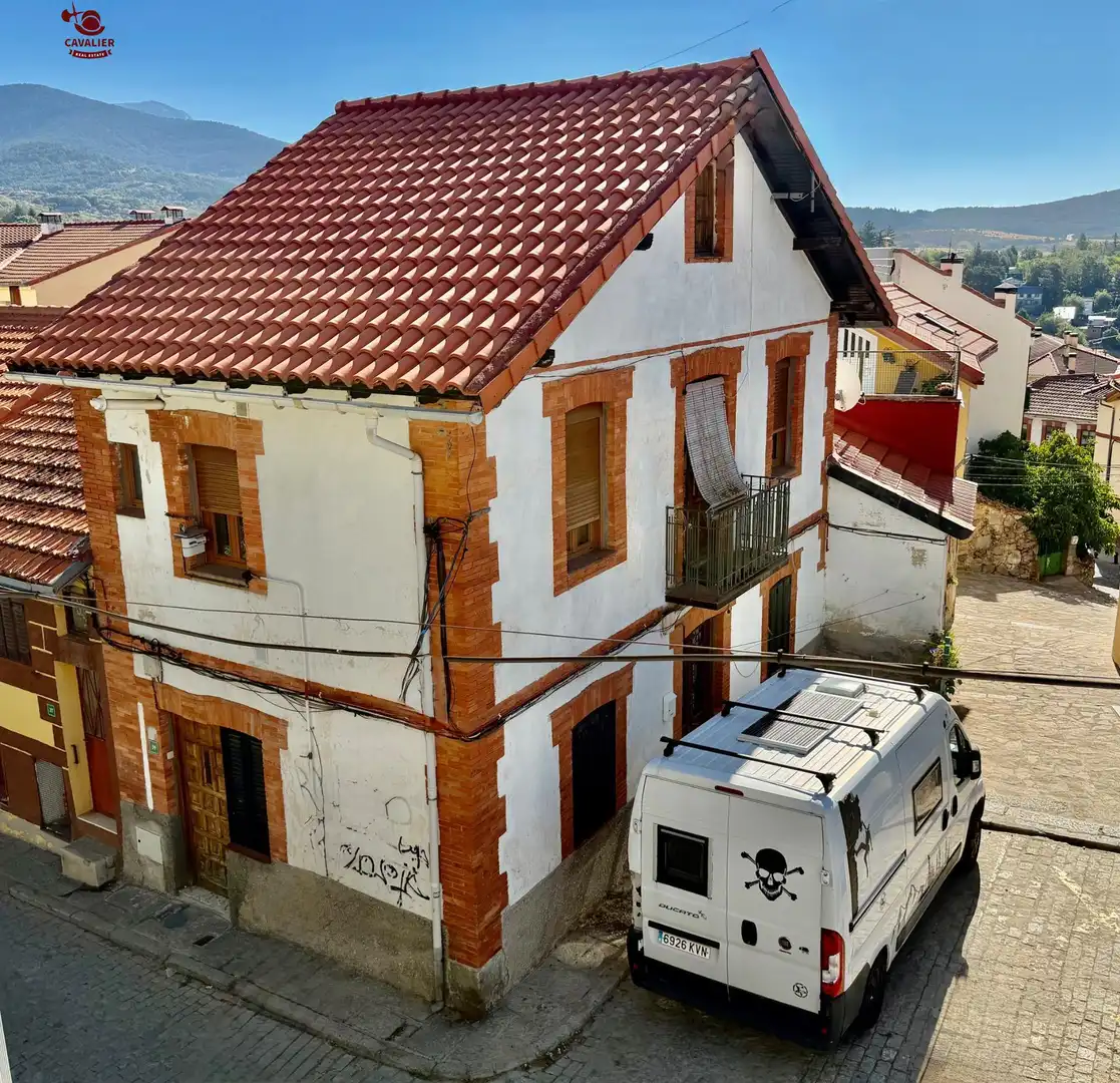 Vista exterior de Casa o xalet en venda en Cercedilla amb Calefacció, Traster i Moblat