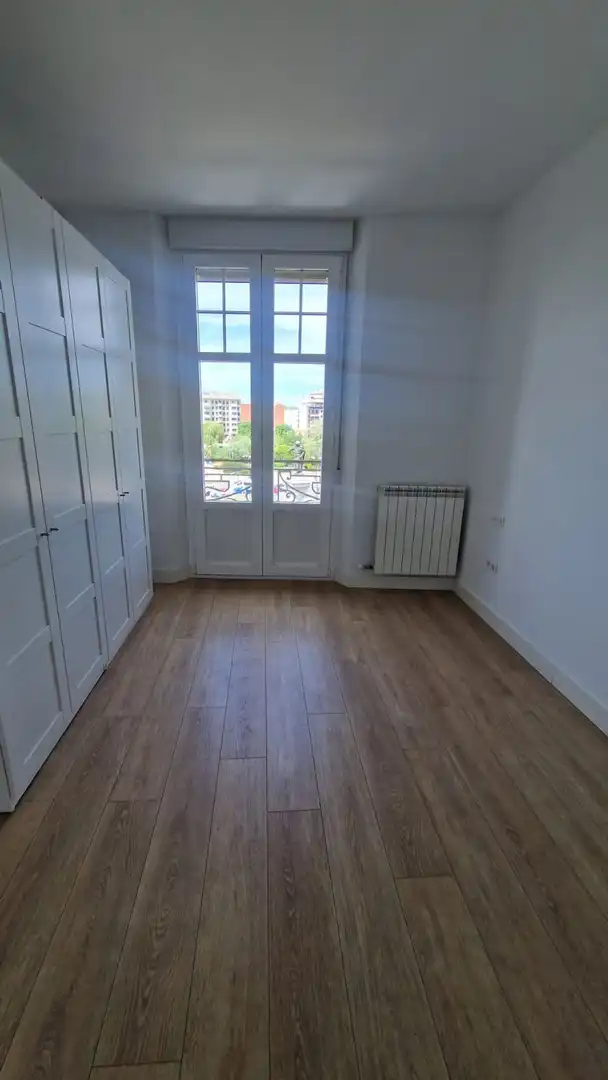 Habitación de Apartamento de alquiler en León Capital  con Calefacción y Terraza