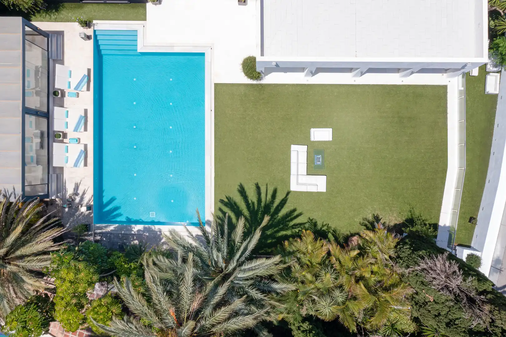 Piscina de Casa o xalet en venda en Nueva Andalucía