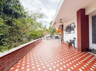 Casa pareada con jardín en venta en Passeig Passeig Misericòrdia 59