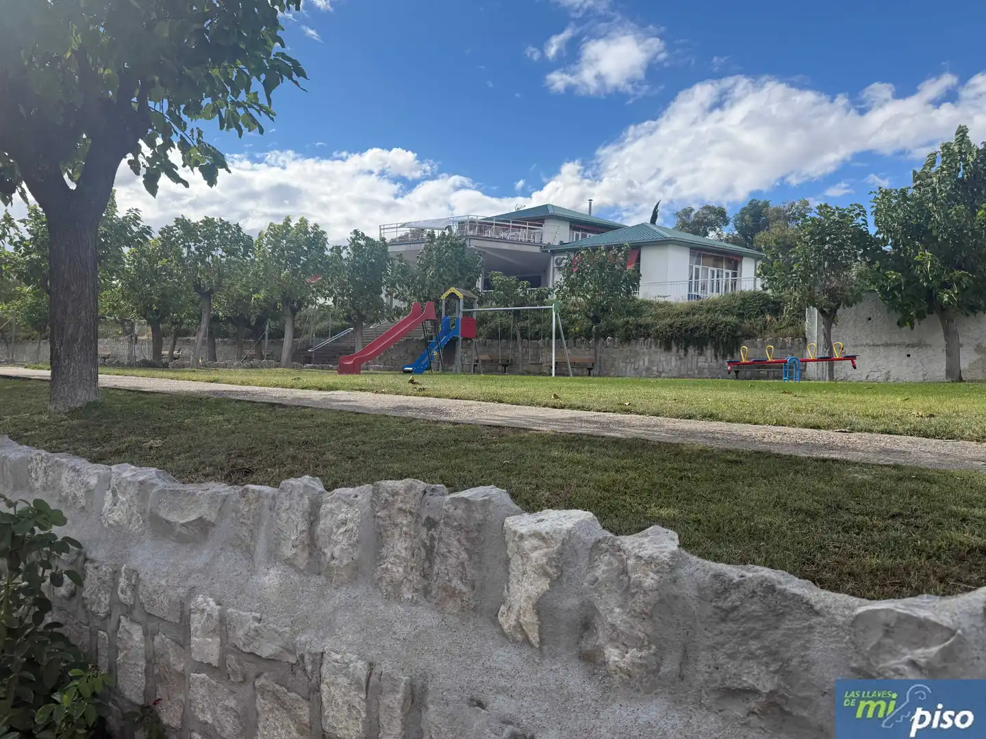 Vista exterior de Casa o chalet en venta en Tudela de Duero con Calefacción, Jardín privado y Terraza