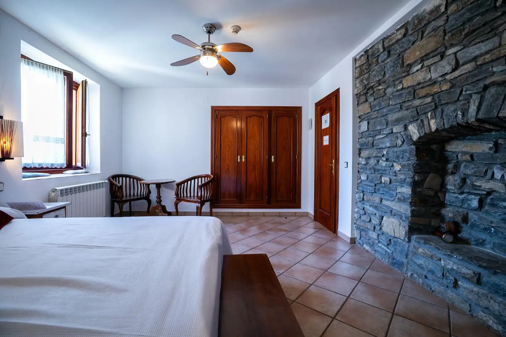 Dormitori de Casa o xalet en venda en Boltaña amb Calefacció, Terrassa i Moblat