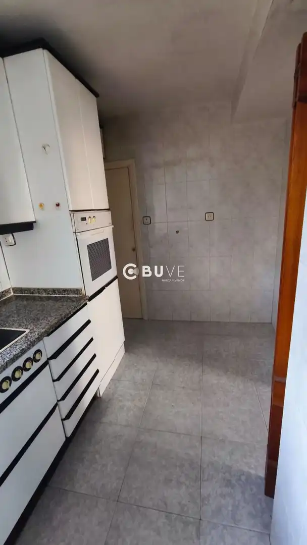 Cocina de Piso en venta en León Capital  con Terraza y Trastero