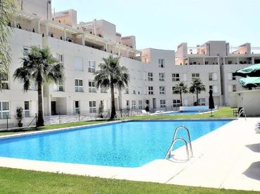Apartament amb piscina en venda a nueva andalucia