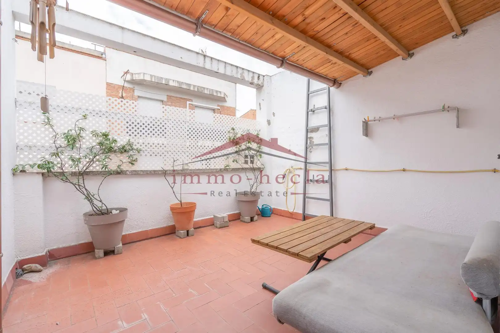 Terrasse von Einfamilien-Reihenhaus zum Verkauf in Vilanova del Camí mit Heizung, Terrasse und Abstellraum