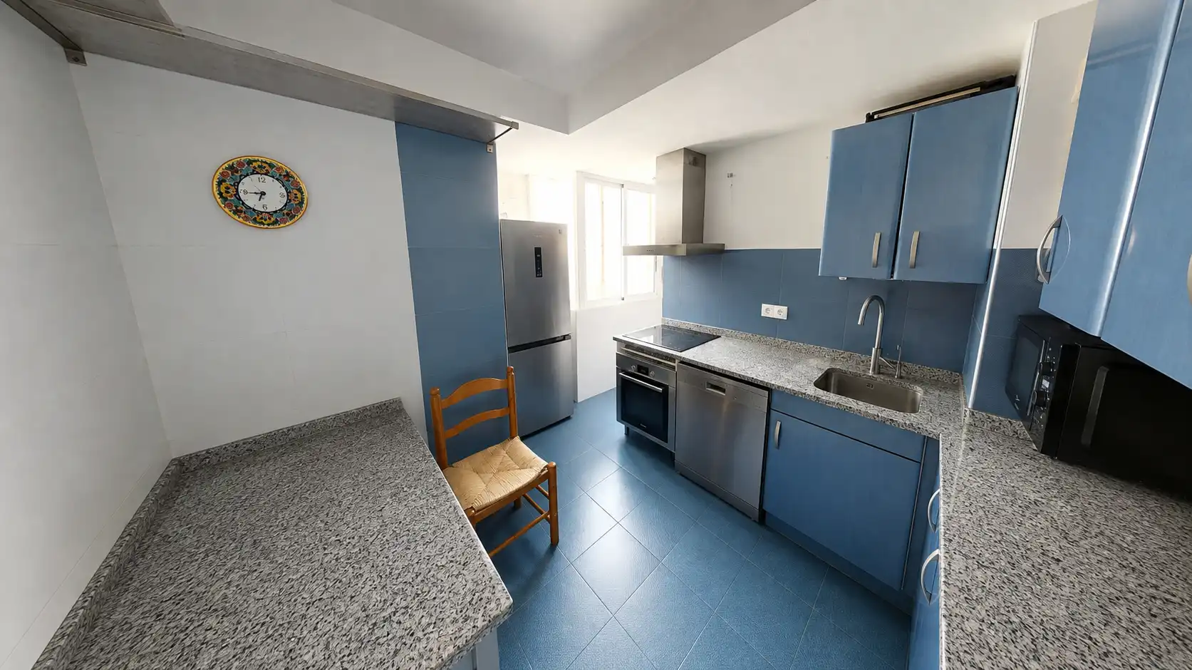 Küche von Wohnung zum Verkauf in Alicante / Alacant mit Klimaanlage, Heizung und Parkett