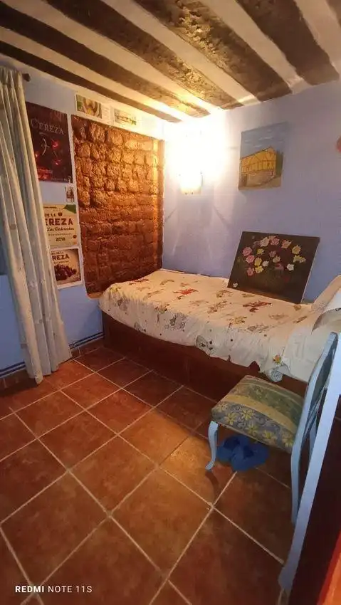 Dormitori de Finca rústica en venda en Oña amb Calefacció, Jardí privat i Moblat
