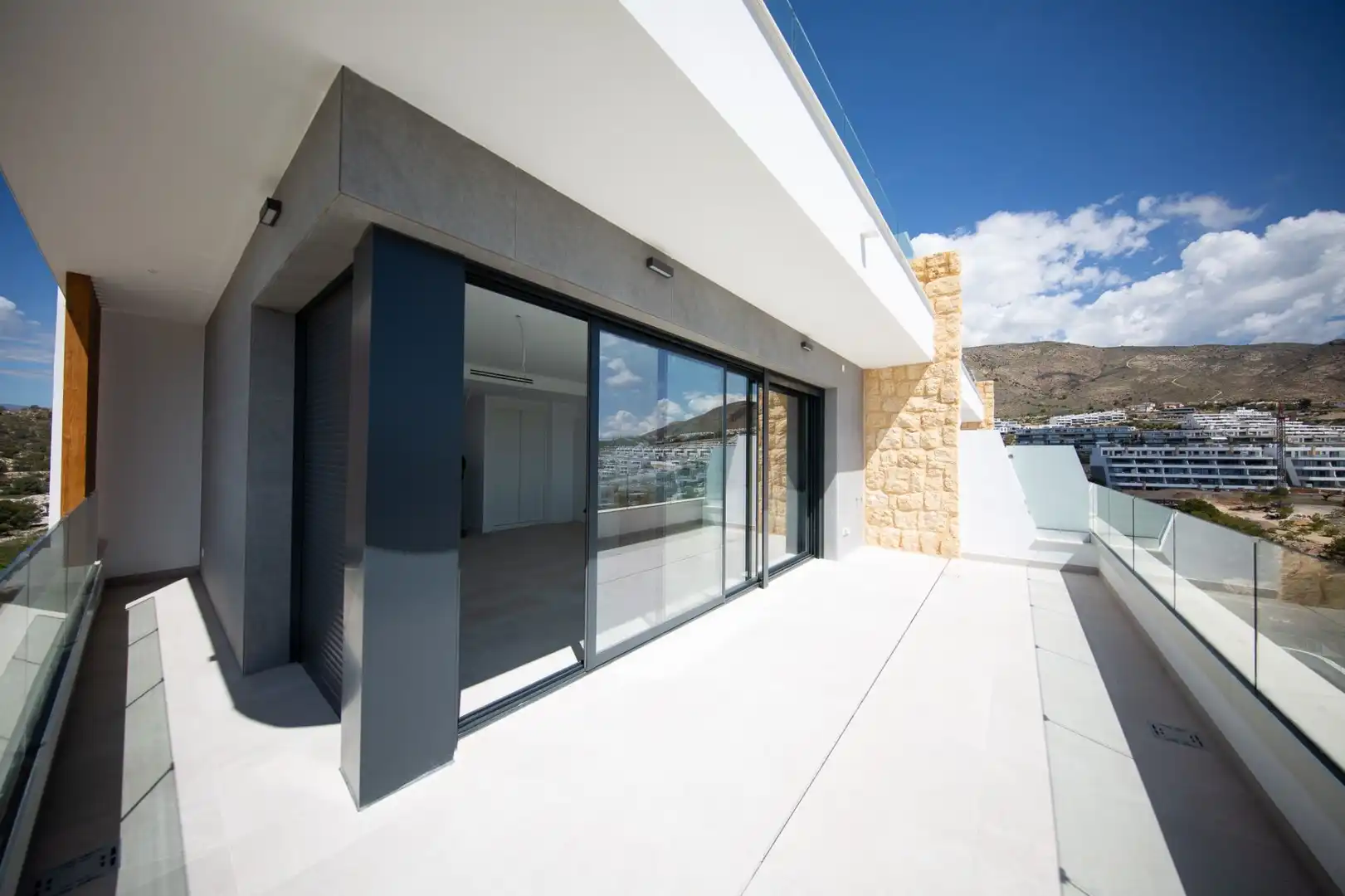 Terraza de Ático de alquiler en Finestrat con Aire acondicionado, Calefacción y Jardín privado