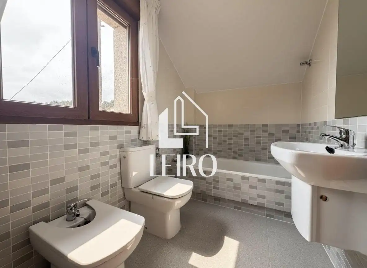 Baño de Casa o chalet en venta en Vilagarcía de Arousa con Calefacción, Terraza y Trastero