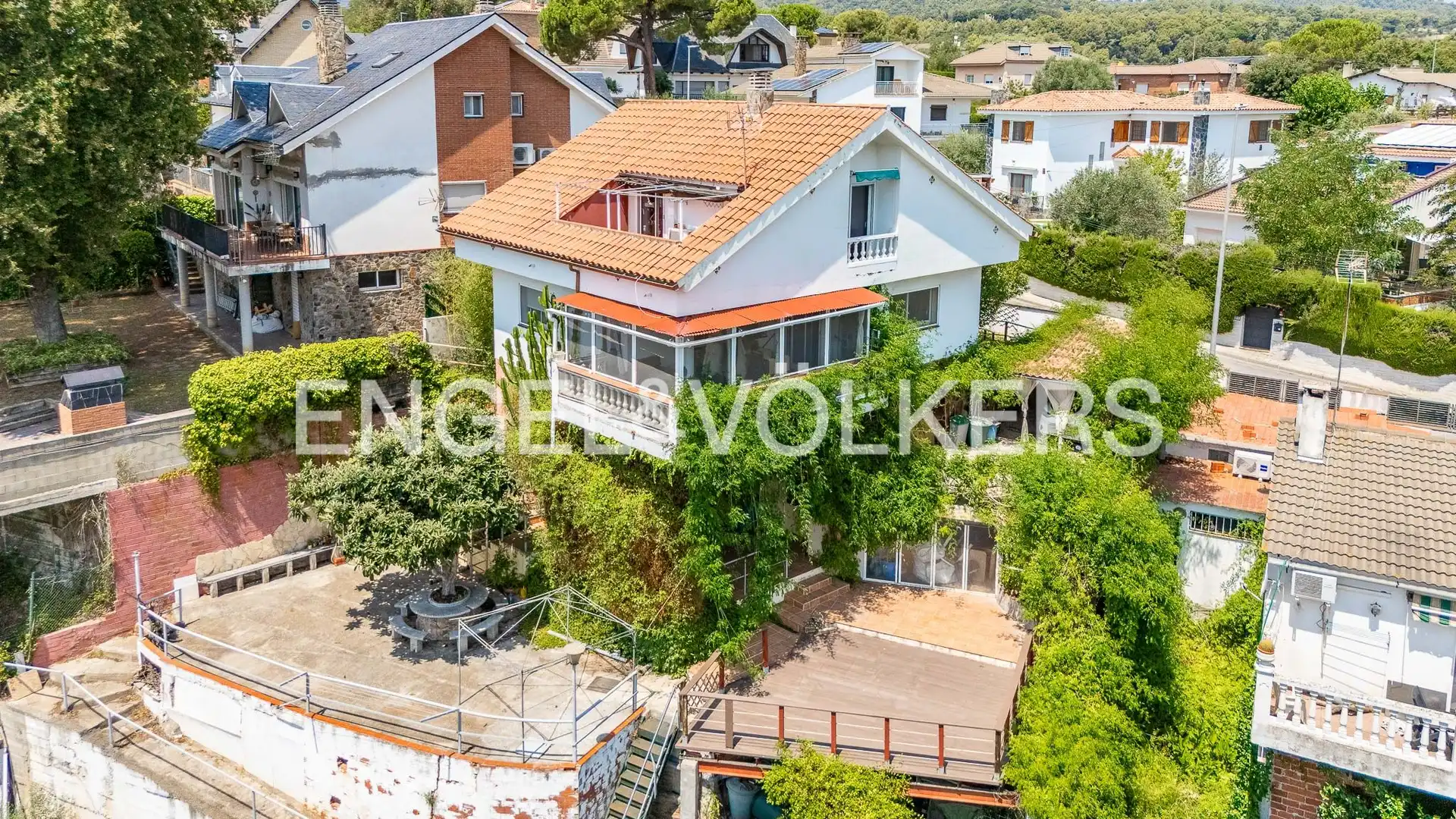Vista exterior de Casa o xalet en venda en Castellar del Vallès amb Aire condicionat, Calefacció i Terrassa