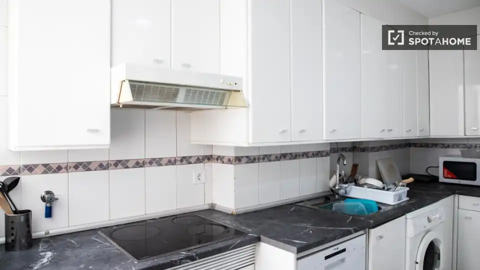 Kitchen of Flat for share in Moncloa - Aravaca