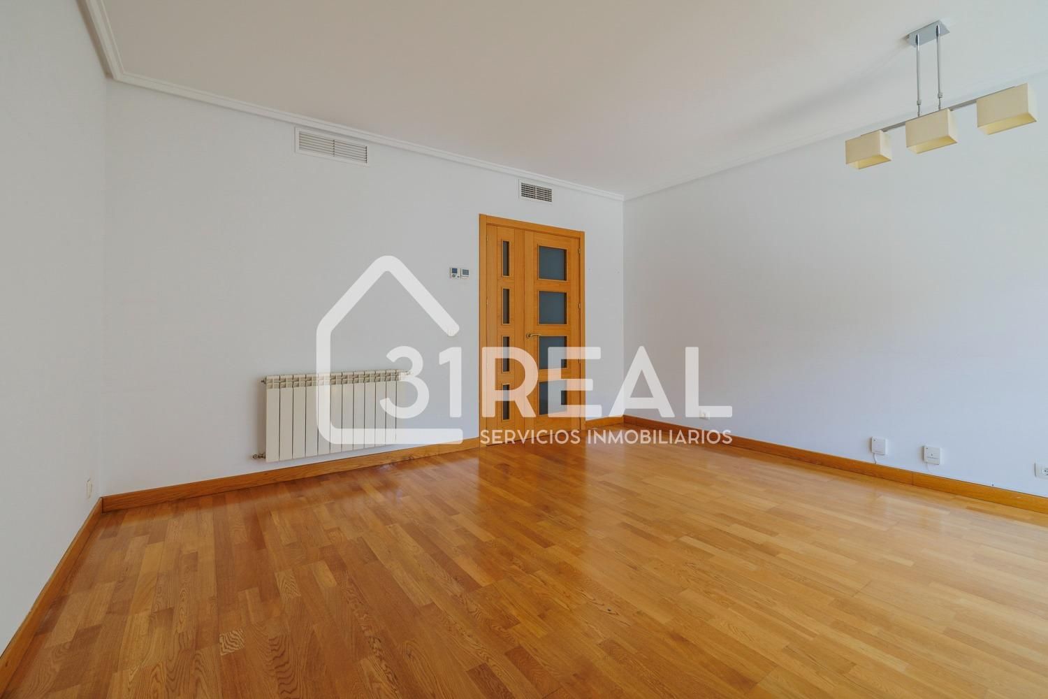 Habitación de Piso en venta en  Madrid Capital con Aire acondicionado, Calefacción y Jardín privado
