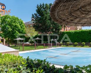 Piscina de Pis en venda en  Madrid Capital amb Aire condicionat, Calefacció i Jardí privat