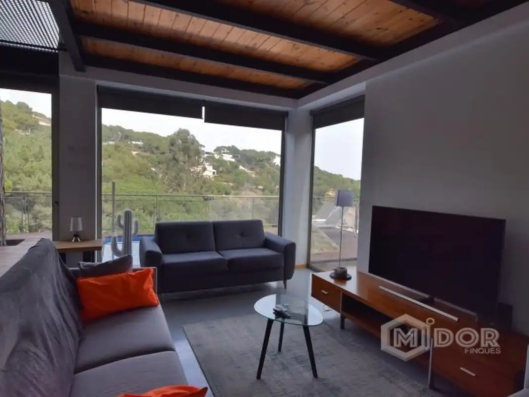 Sala d'estar de Casa o xalet en venda en Sant Feliu de Guíxols amb Aire condicionat, Calefacció i Jardí privat