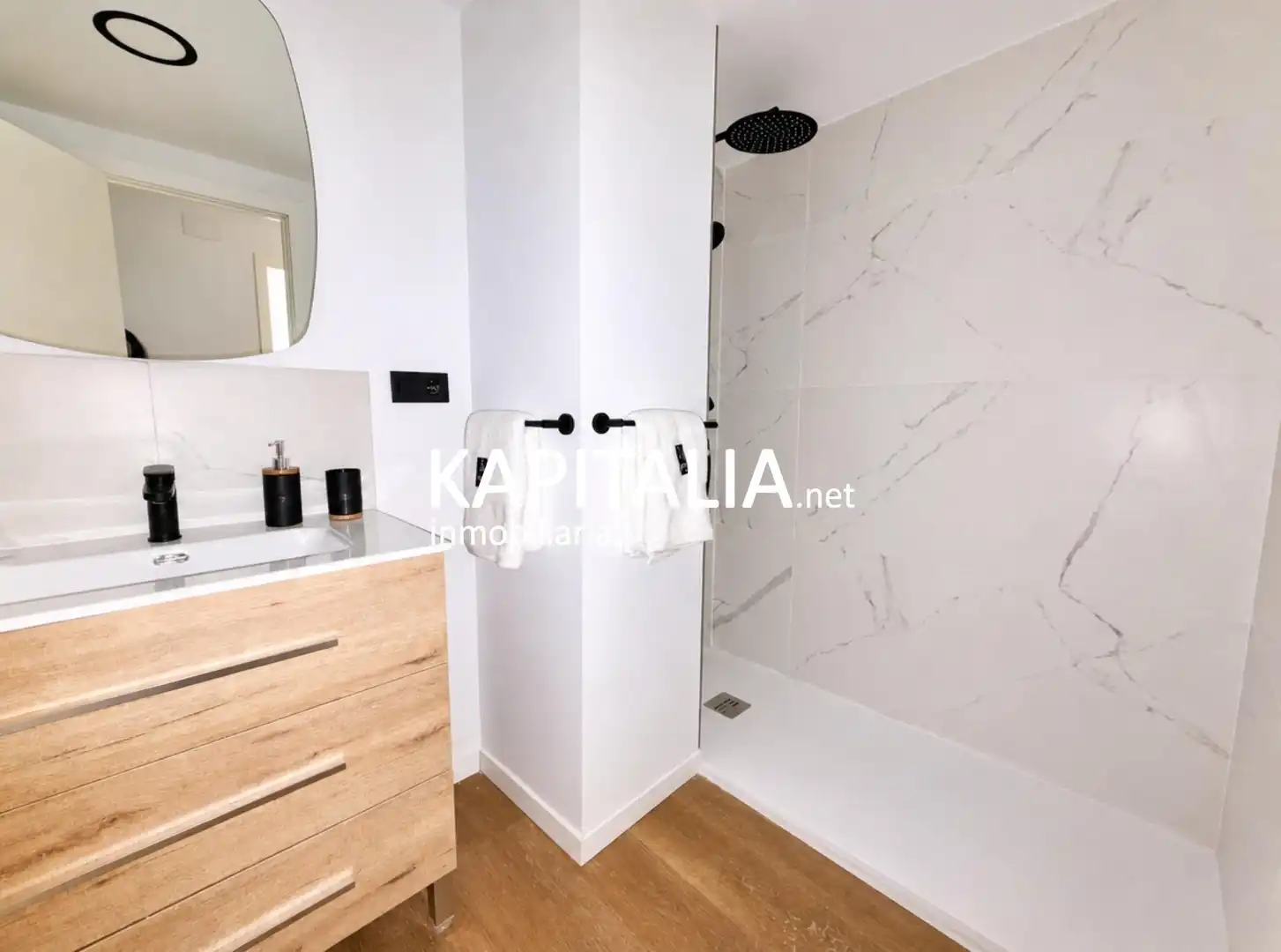Badezimmer von Wohnung zum Verkauf in Ontinyent mit Parkett und Balkon