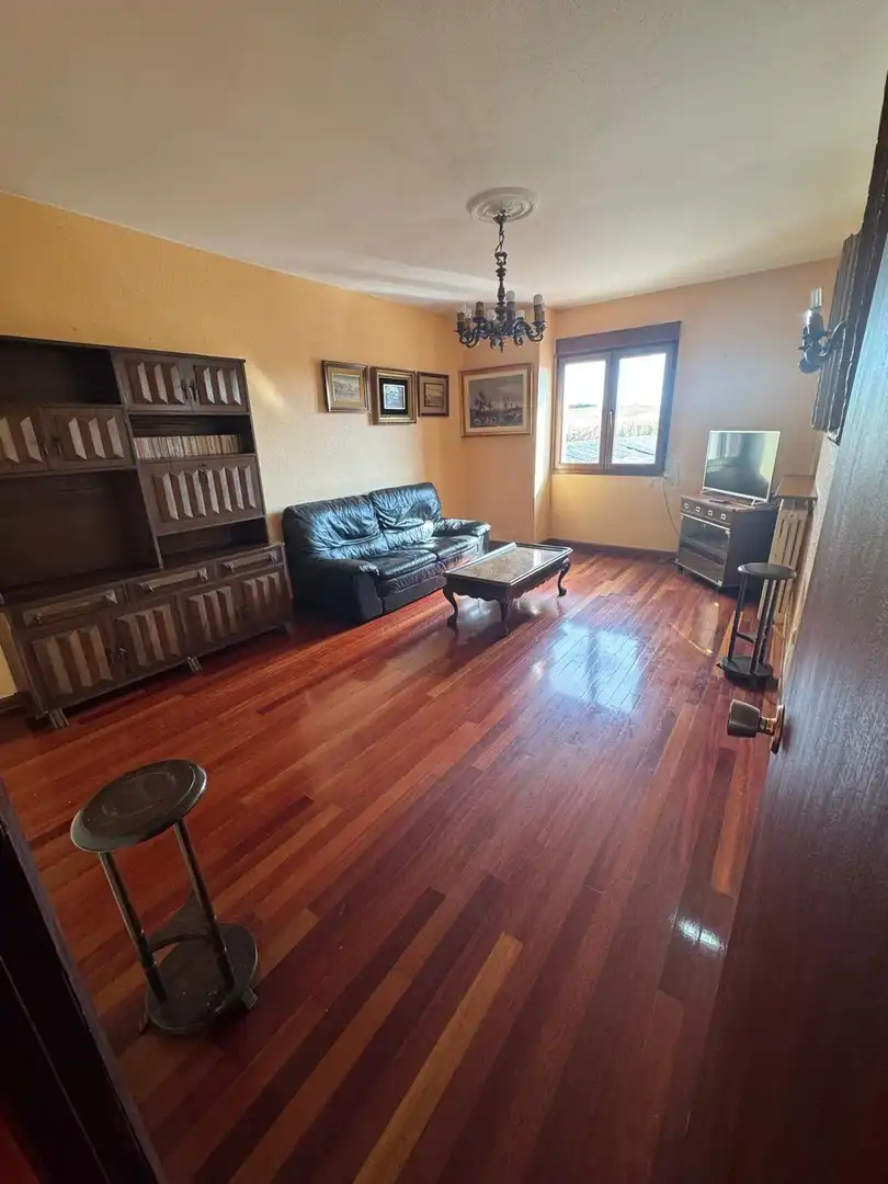 Sala d'estar de Apartament en venda en Medina de Rioseco amb Calefacció, Traster i Moblat