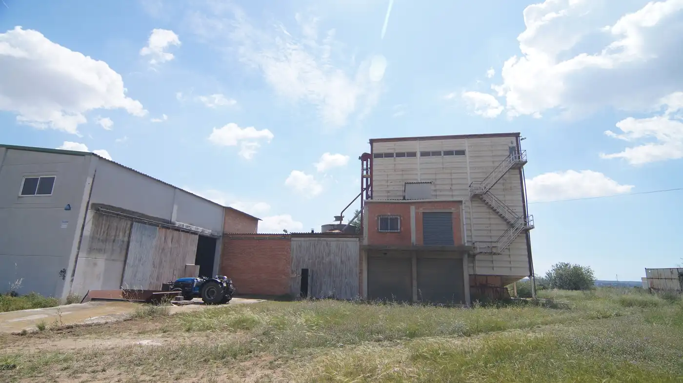 Vista exterior de Nau industrial en venda en Vilallonga del Camp