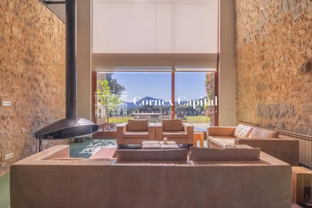 Sala de estar de Finca rústica en venta en Maçanet de Cabrenys con Calefacción, Jardín privado y Terraza