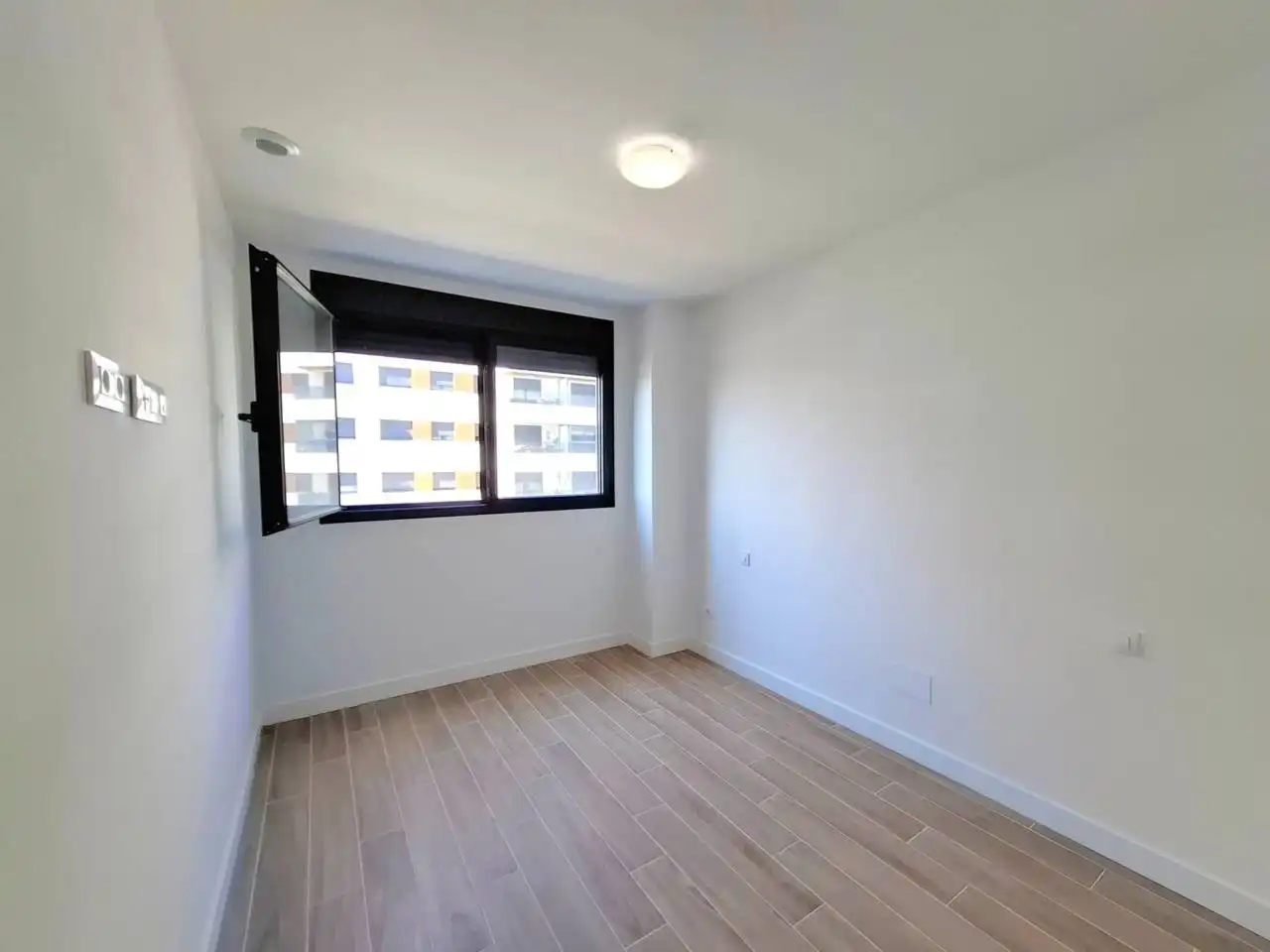 Bedroom of Flat for rent in Madrid  with Air Conditioner, Heating and Terrace