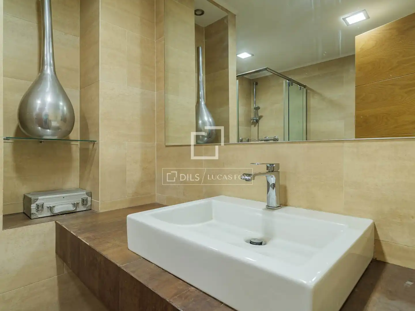 Badezimmer von Wohnung zum Verkauf in Barcelona mit Klimaanlage, Terrasse und Abstellraum