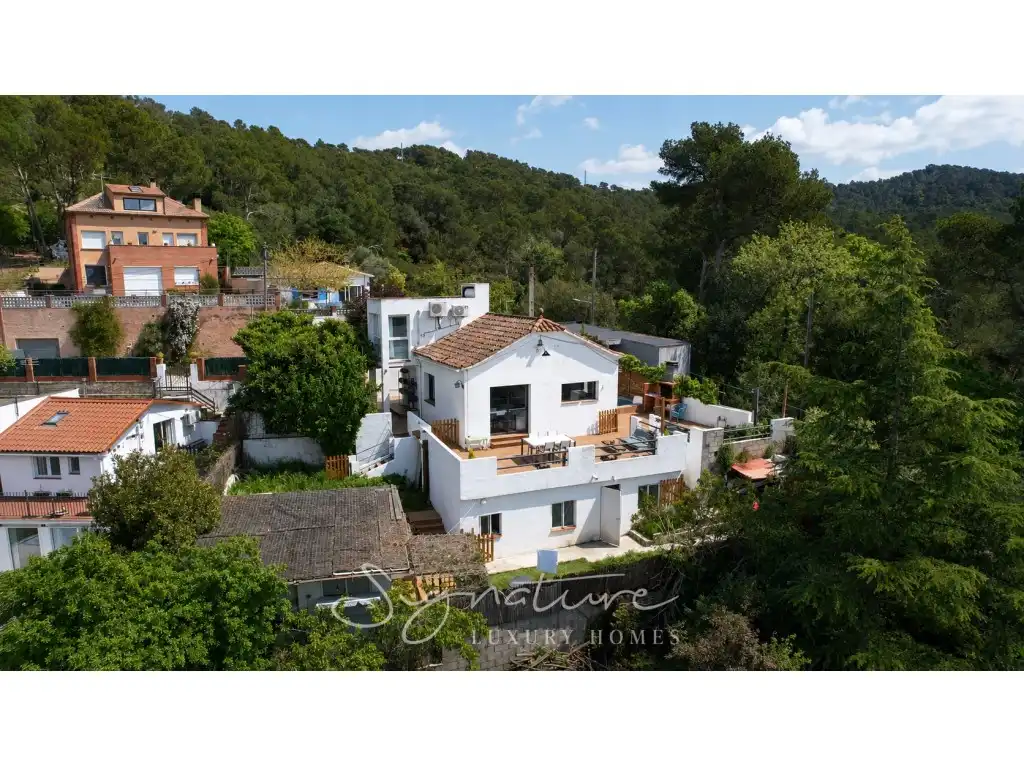 Vista exterior de Casa o chalet de alquiler en Sant Cugat del Vallès con Terraza y Piscina