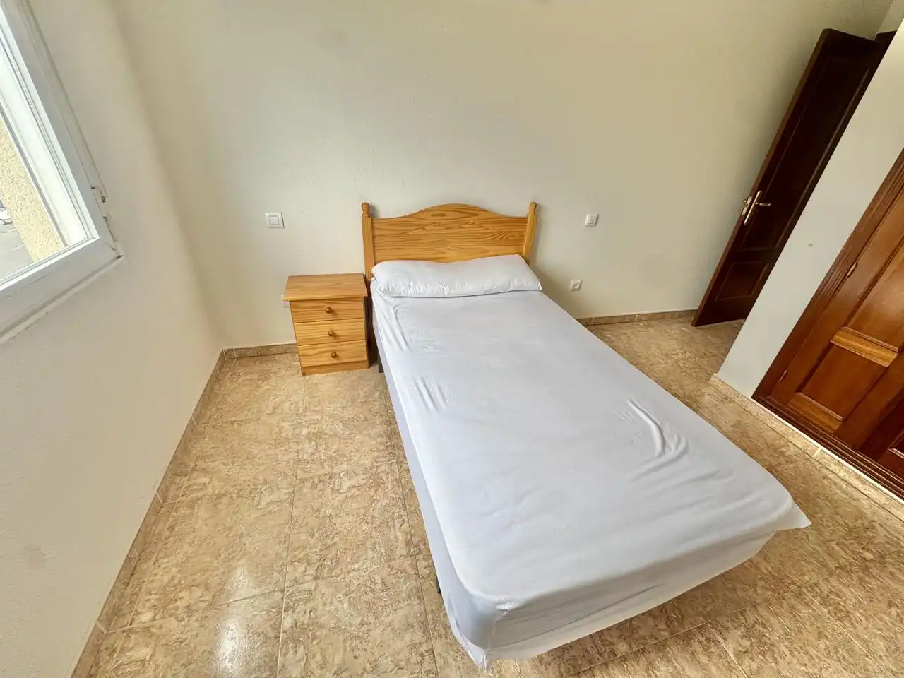 Dormitori de Pis de lloguer en Ávila amb Calefacció, Terrassa i Traster