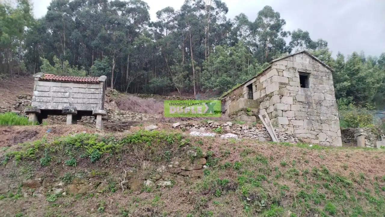 Finca rústica en venda en Pontevedra Capital  amb Jardí privat
