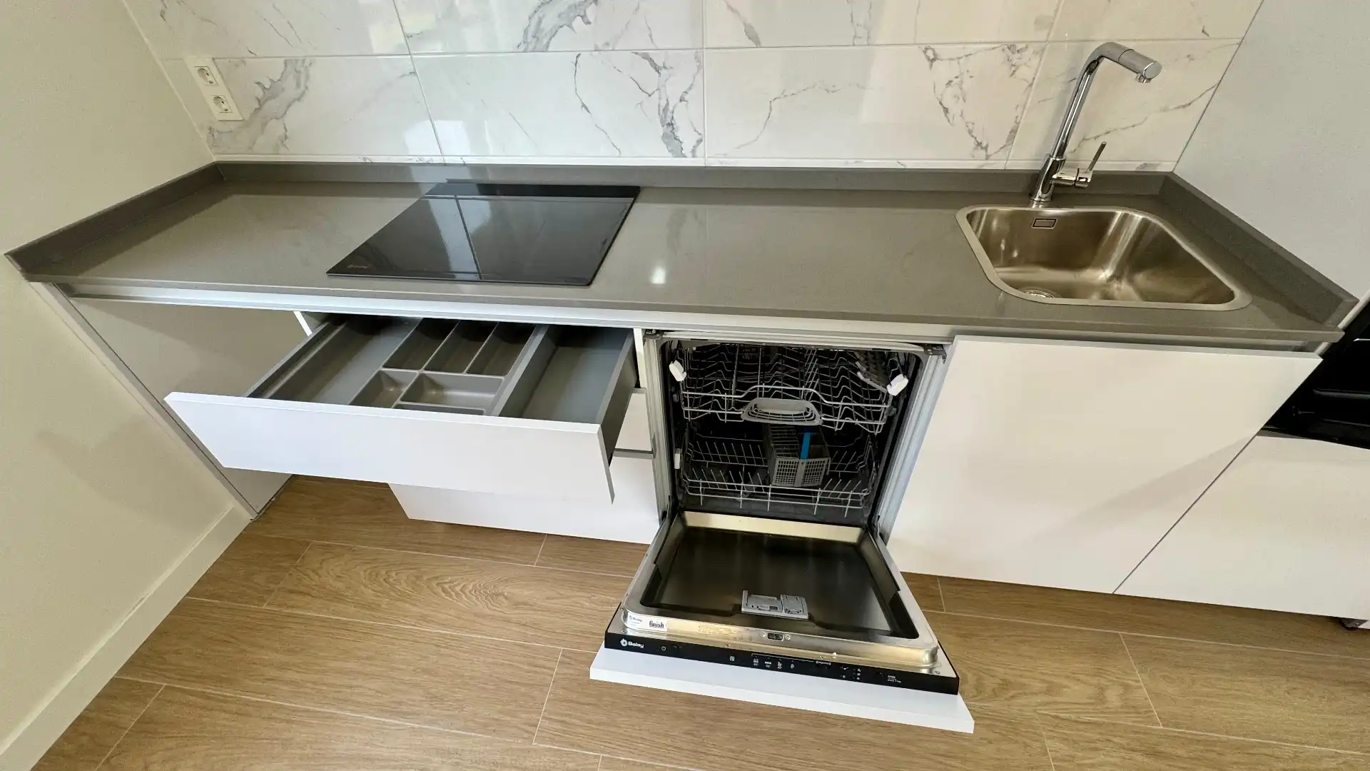 Cuina de Pis en venda en Gijón  amb Calefacció, Parquet i Terrassa