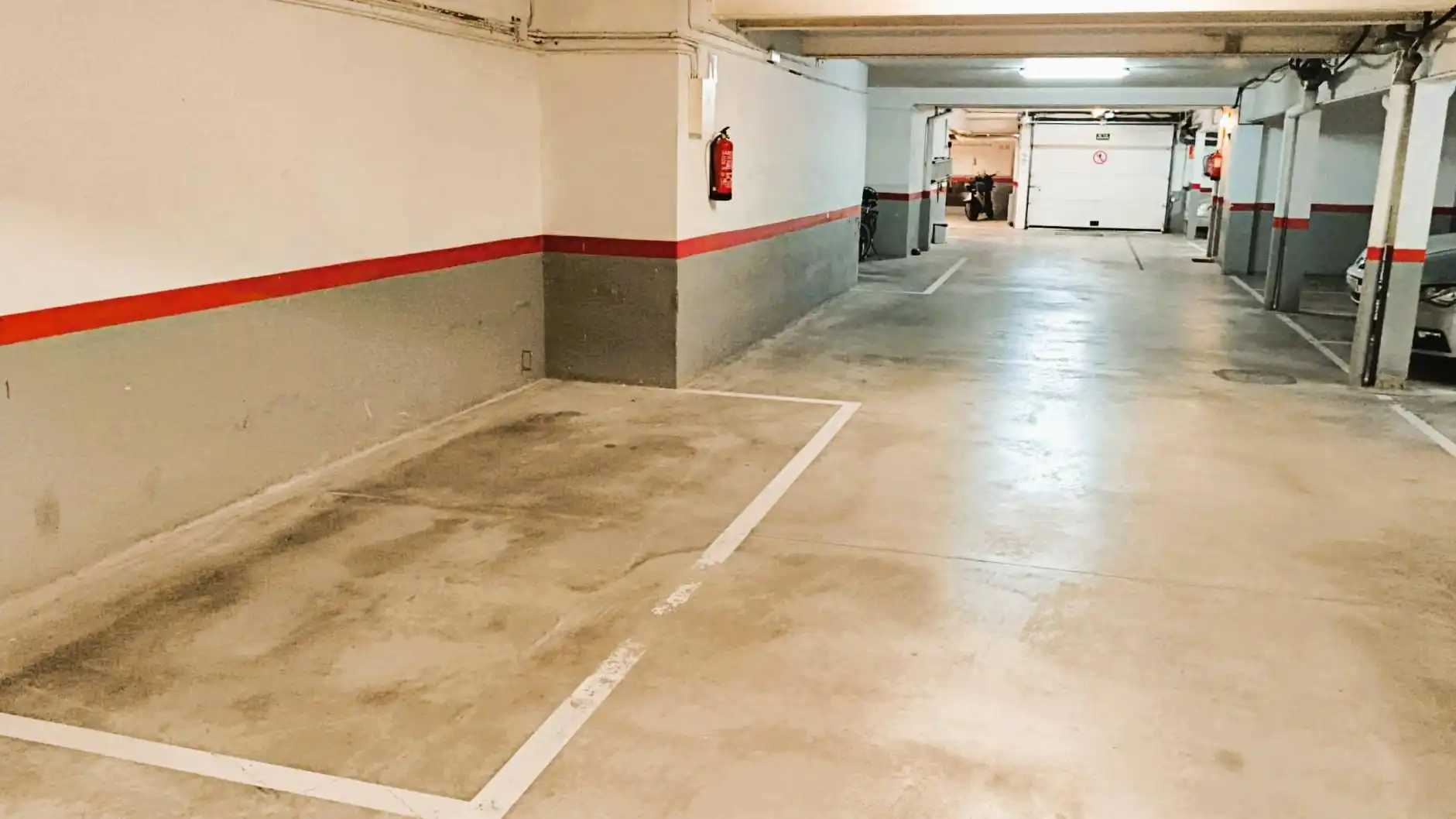 Parkplatz von Dachboden zum Verkauf in Vilanova i la Geltrú mit Klimaanlage, Heizung und Privatgarten