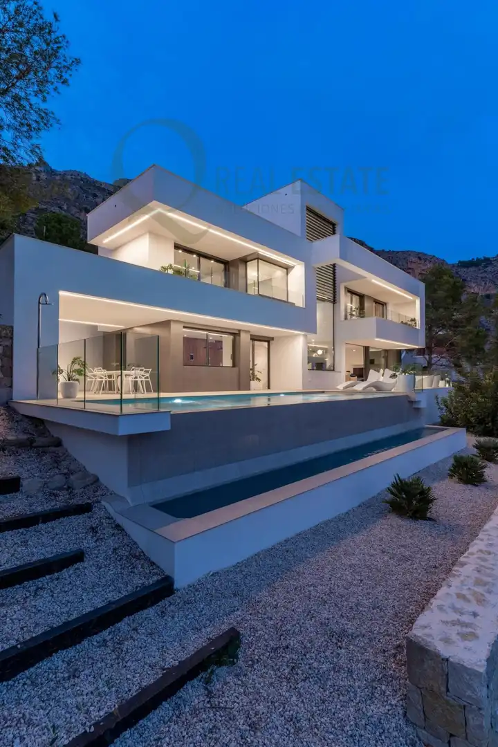 Vista exterior de Casa o xalet en venda en Alicante / Alacant amb Calefacció, Jardí privat i Terrassa