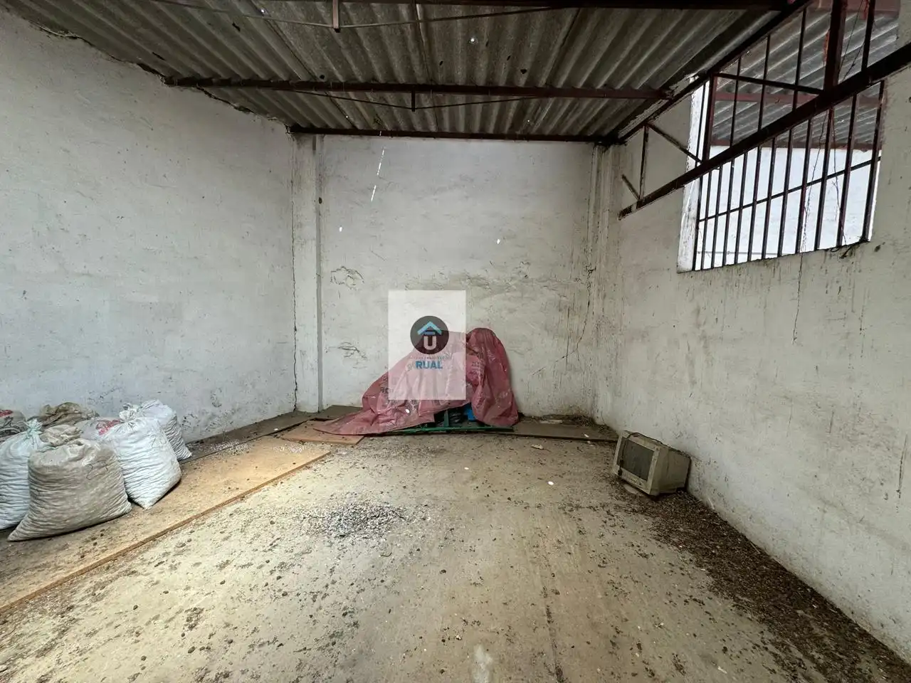 Nave industrial en venta en Belvís de la Jara
