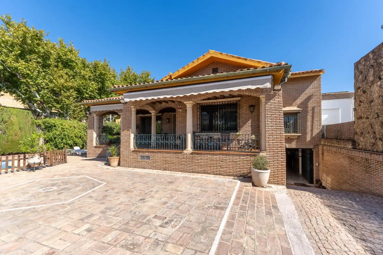 Vista exterior de Casa o xalet en venda en Córdoba amb Aire condicionat, Calefacció i Jardí privat