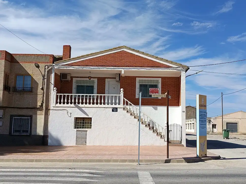 Vista exterior de Casa o xalet en venda en Albatana amb Aire condicionat, Calefacció i Terrassa