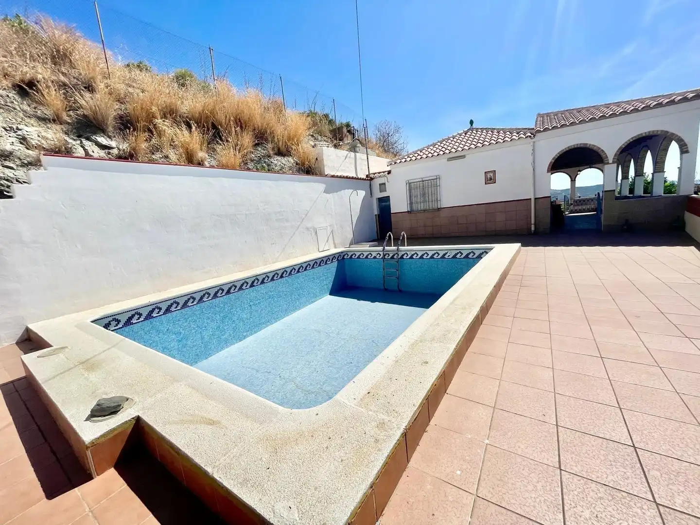 Landhaus mit Pool zum Verkauf in Molvízar
