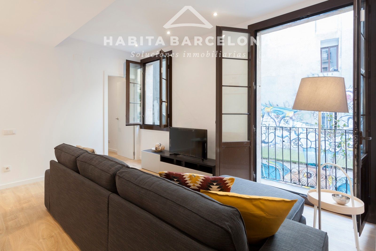 Living room of Flat for rent in  Barcelona Capital  with Air Conditioner, Heating and Parquet flooring