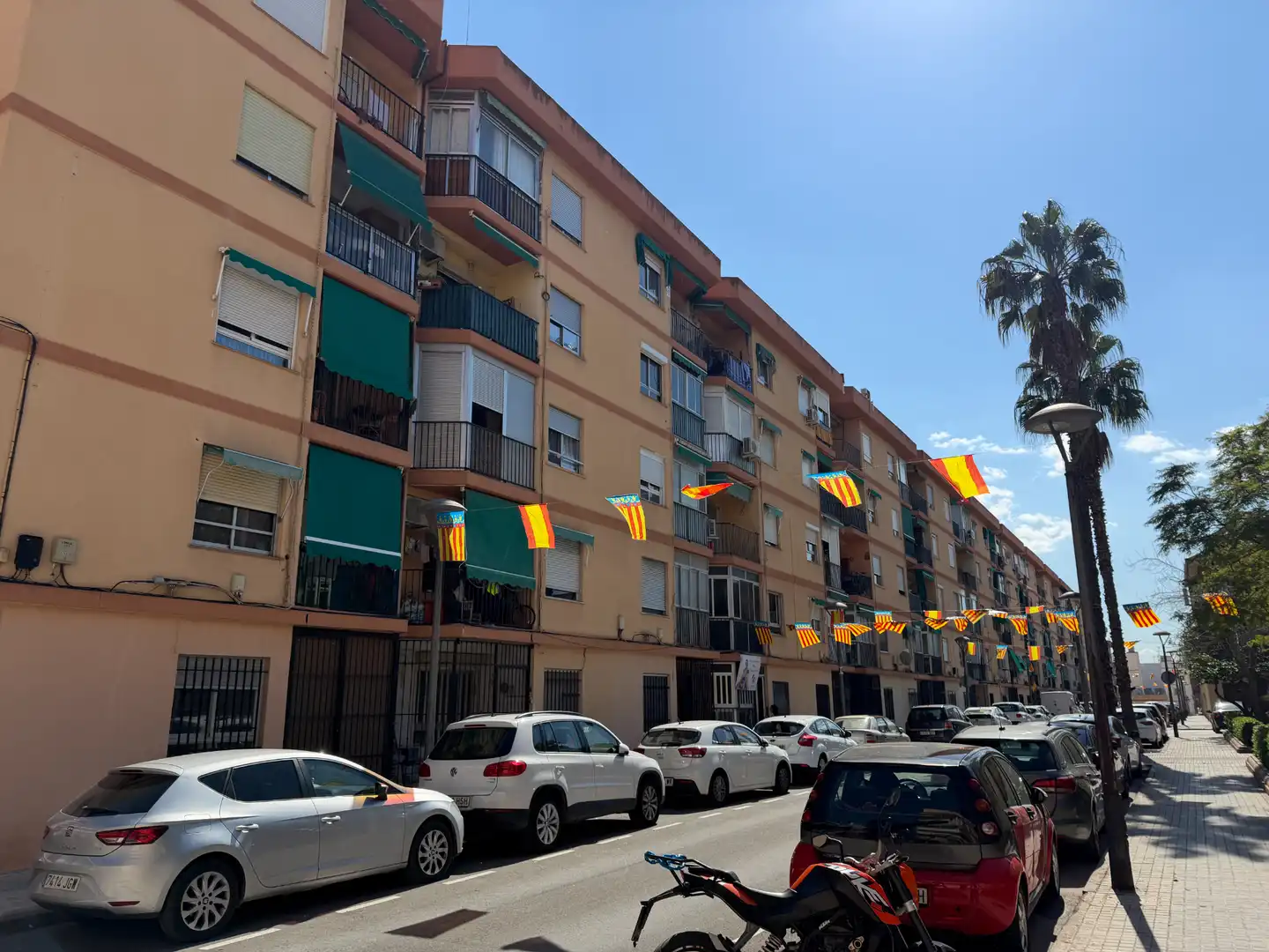 Vista exterior de Piso en venta en Paterna