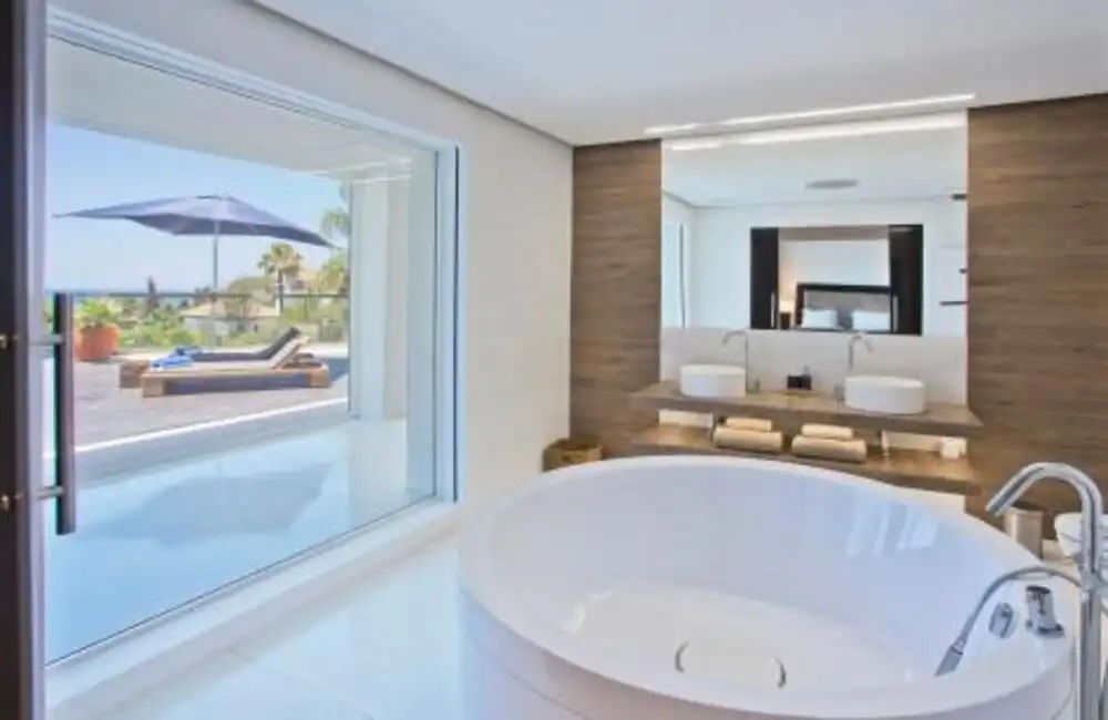 Bany de Casa o xalet de lloguer en Marbella amb Aire condicionat, Jardí privat i Terrassa