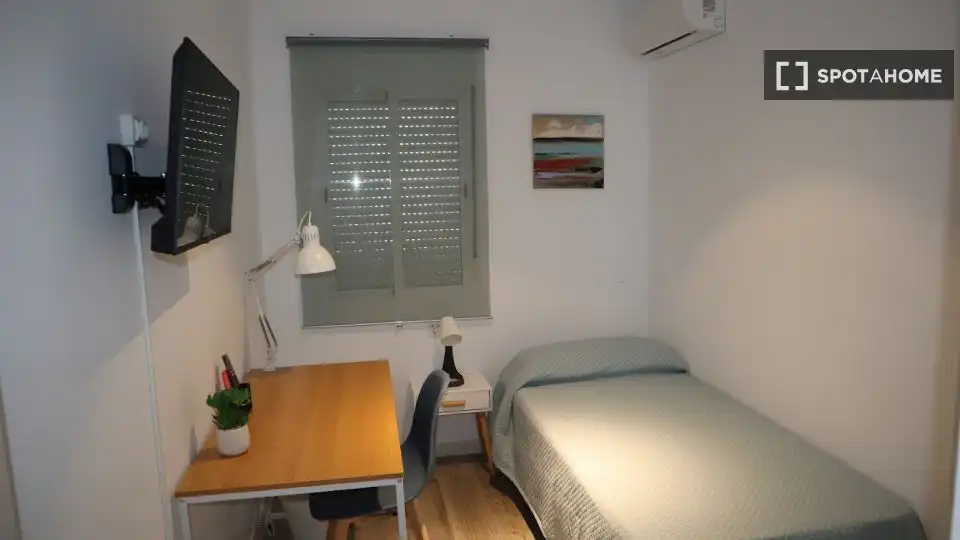 Bedroom of Flat for rent in Sevilla  with Air Conditioner, Heating and Furnished