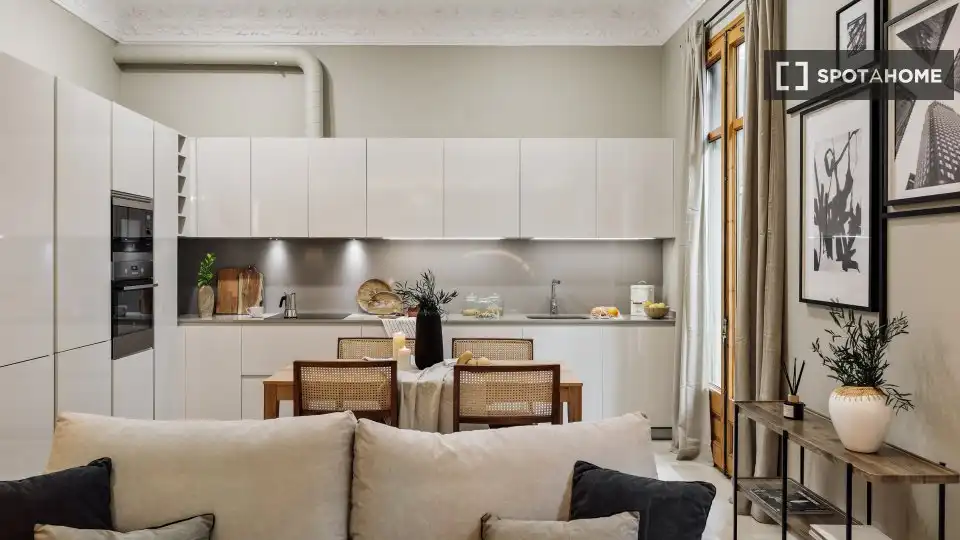Cuina de Apartament per a compartir en Barcelona amb Aire condicionat, Terrassa i Moblat