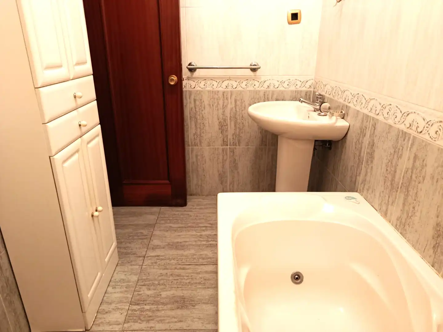 Baño de Piso de alquiler en Santander con Calefacción y Amueblado