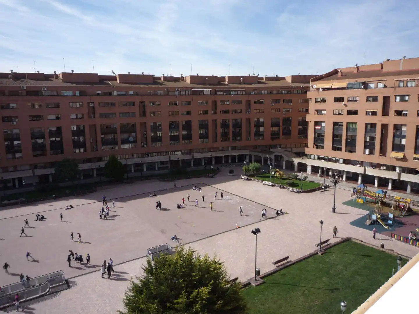 Außenansicht von Wohnungen zur Miete in Albacete mit Klimaanlage, Heizung und Terrasse