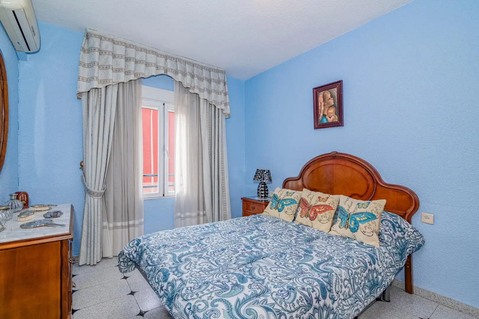 Bedroom of Flat for sale in Granada  with Air Conditioner, Terrace and Storage room