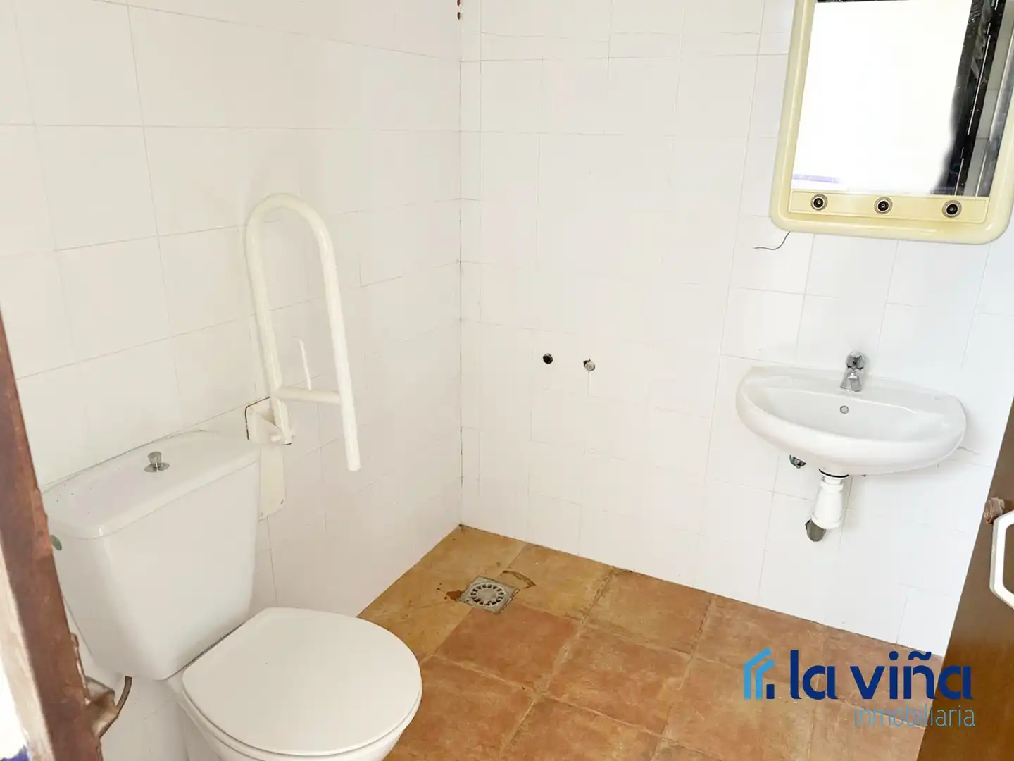 Bany de Casa o xalet en venda en Loja amb Terrassa, Traster i Moblat