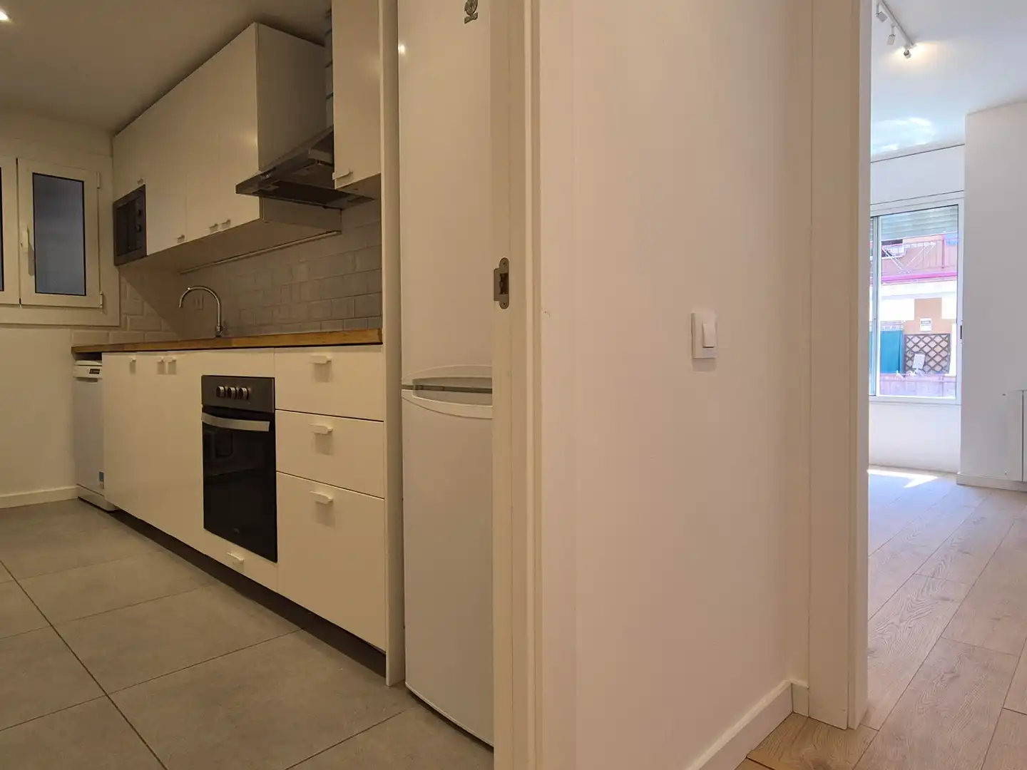 Cuina de Pis de lloguer en Barcelona amb Calefacció, Parquet i Forn