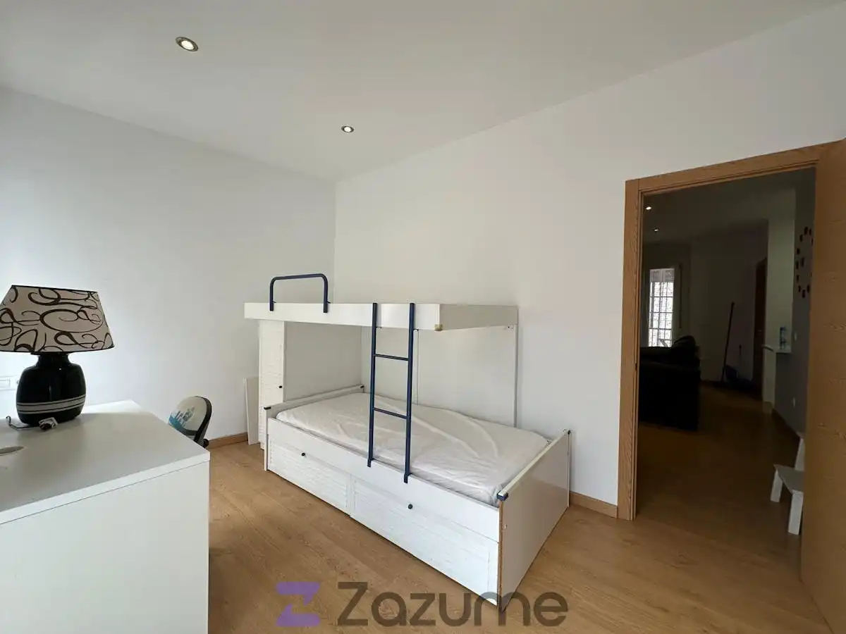Dormitori de Apartament de lloguer en Valencia amb Aire condicionat, Terrassa i Moblat