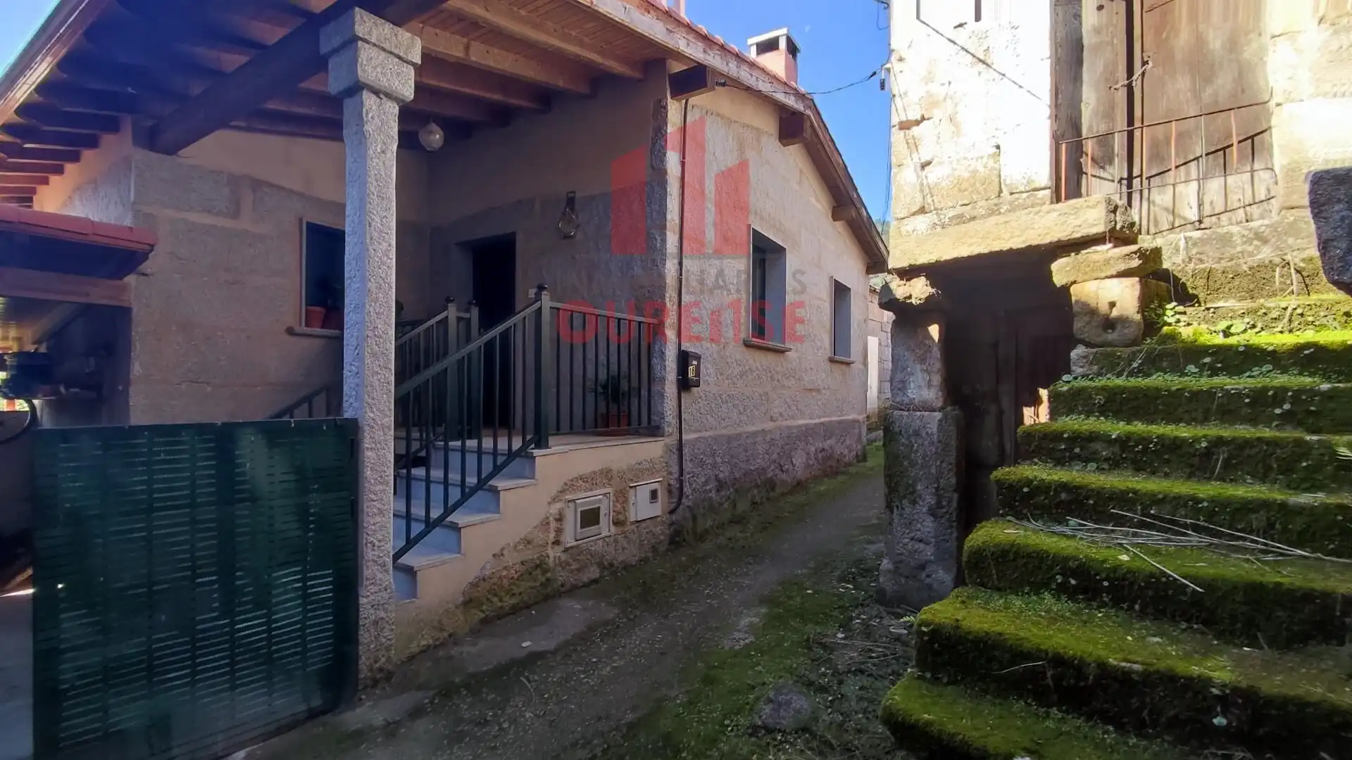 Vista exterior de Casa o xalet en venda en Ourense Capital  amb Jardí privat i Traster