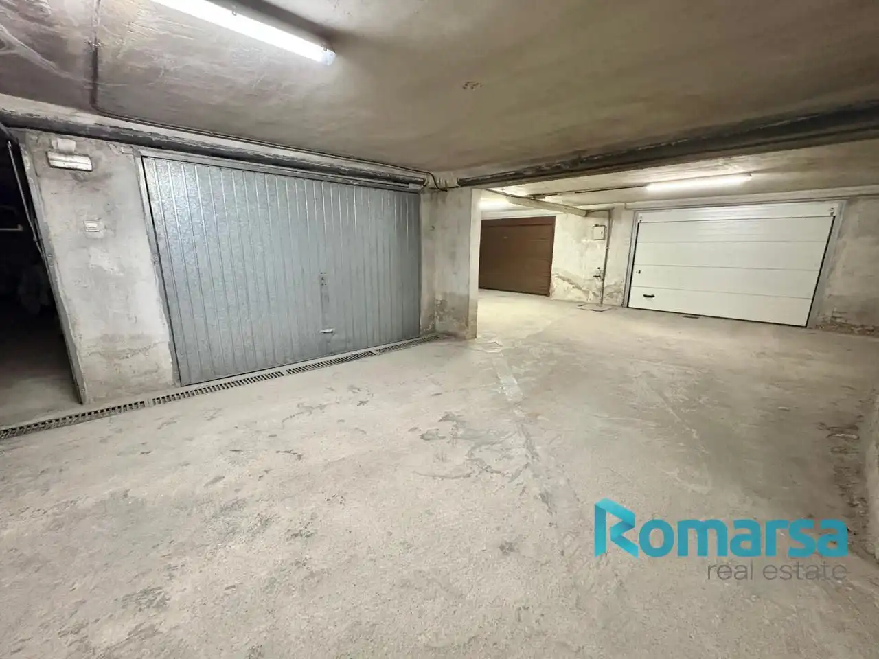 Parking de Casa adosada en venta en Ávila con Calefacción, Terraza y Trastero
