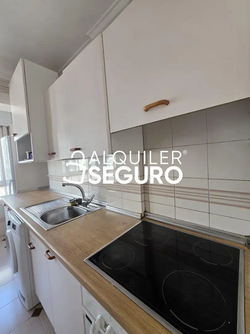Cocina de Piso de alquiler en Burgos con Calefacción, Terraza y Amueblado